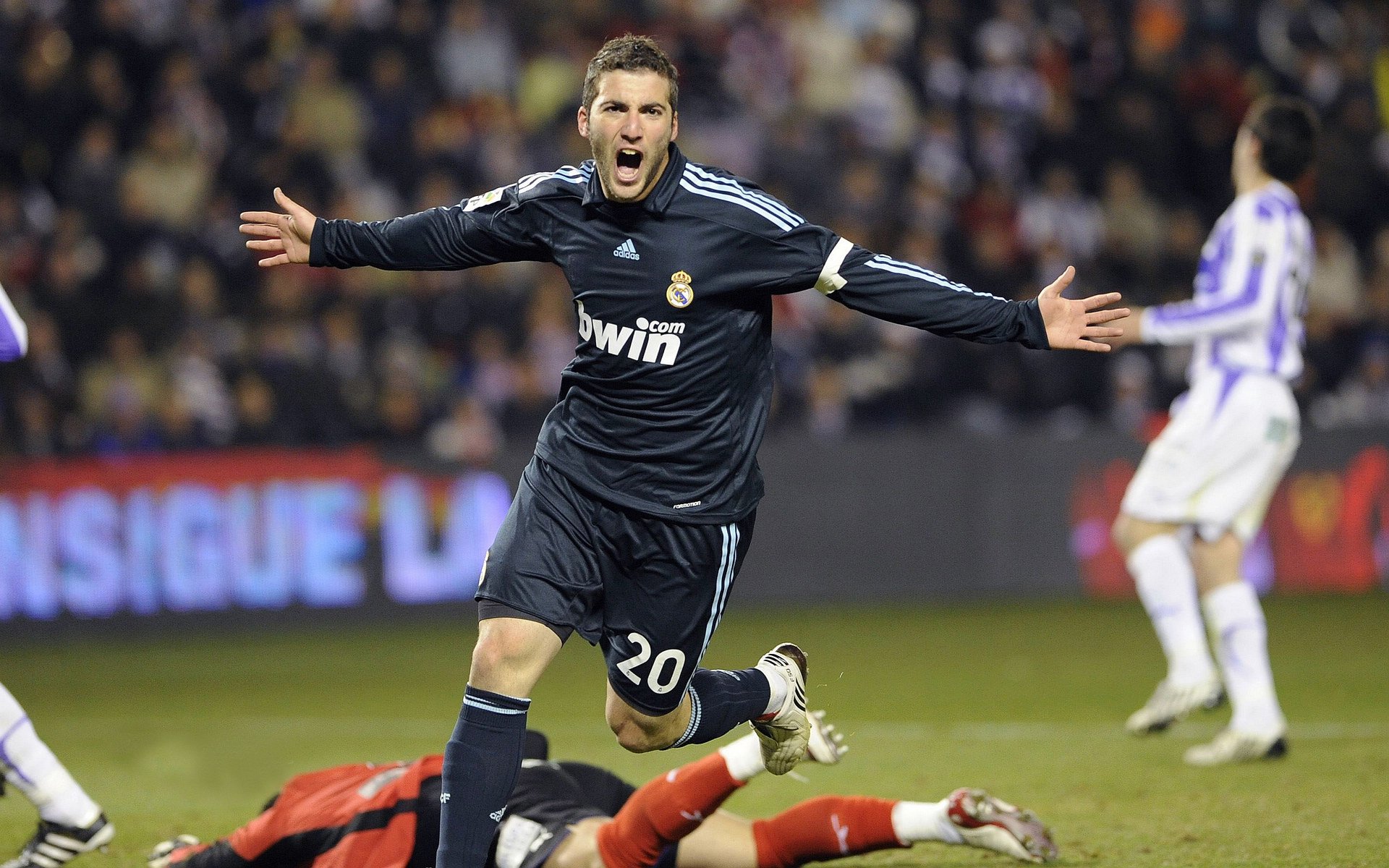 本泽马攻防两端统治比赛，切尔西战术体系全面压制塞内加尔元素