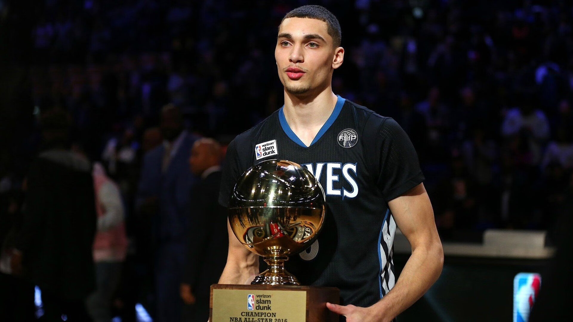 意甲焦点战之夜，德罗赞持续制造杀伤，红黑军团的关键先生